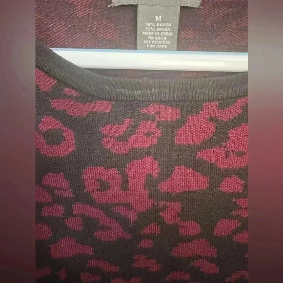 Burgundy Leopard Print Thick High-Low Sweater. Size: Medium - Picture 8 of 12